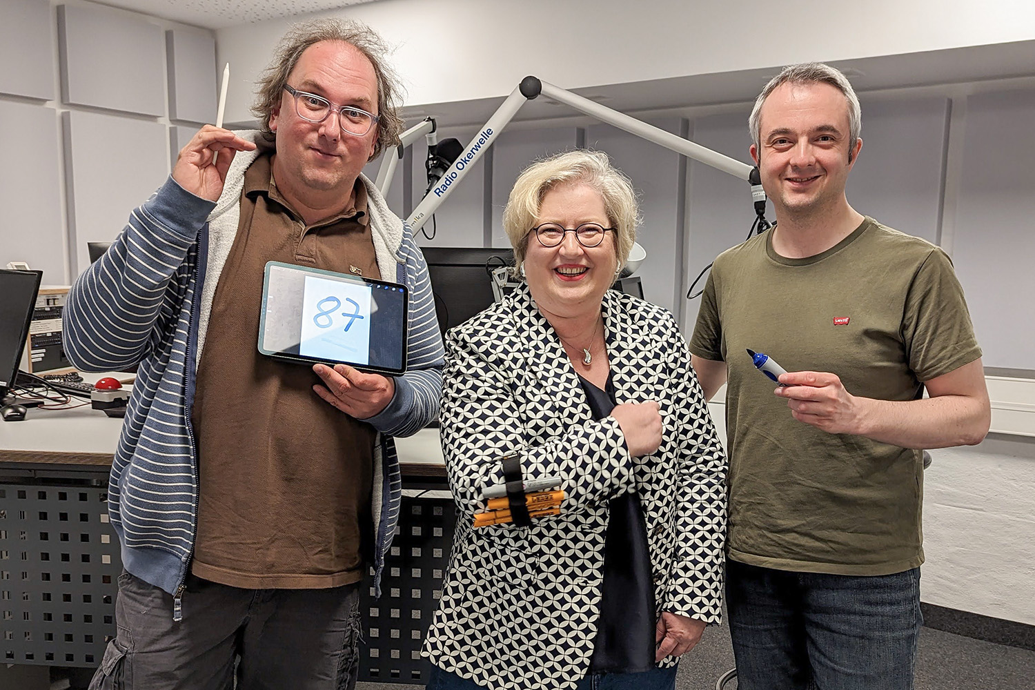 Christian Cordes, Sandra Dirks und Markus Hörster bei Logbuch Digitalien 87 im Studio von Radio Okerwelle in Braunschweig.